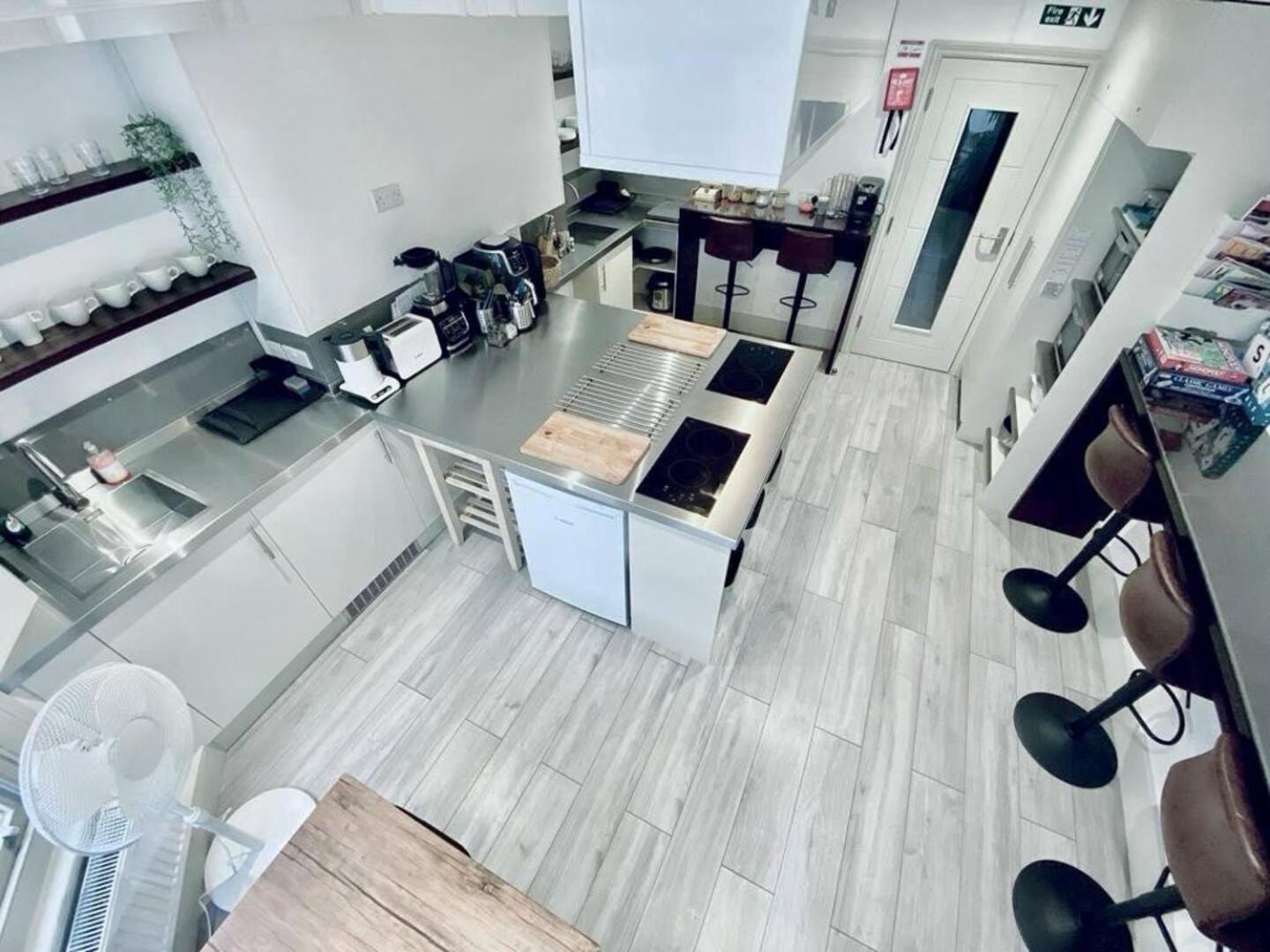 Apt 11 Seaside Serenity Chic Studio Steps To Beach Brighton Екстериор снимка