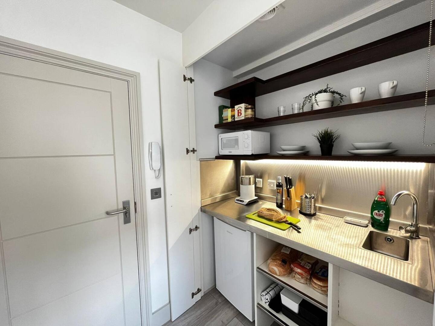 Apt 11 Seaside Serenity Chic Studio Steps To Beach Brighton Екстериор снимка