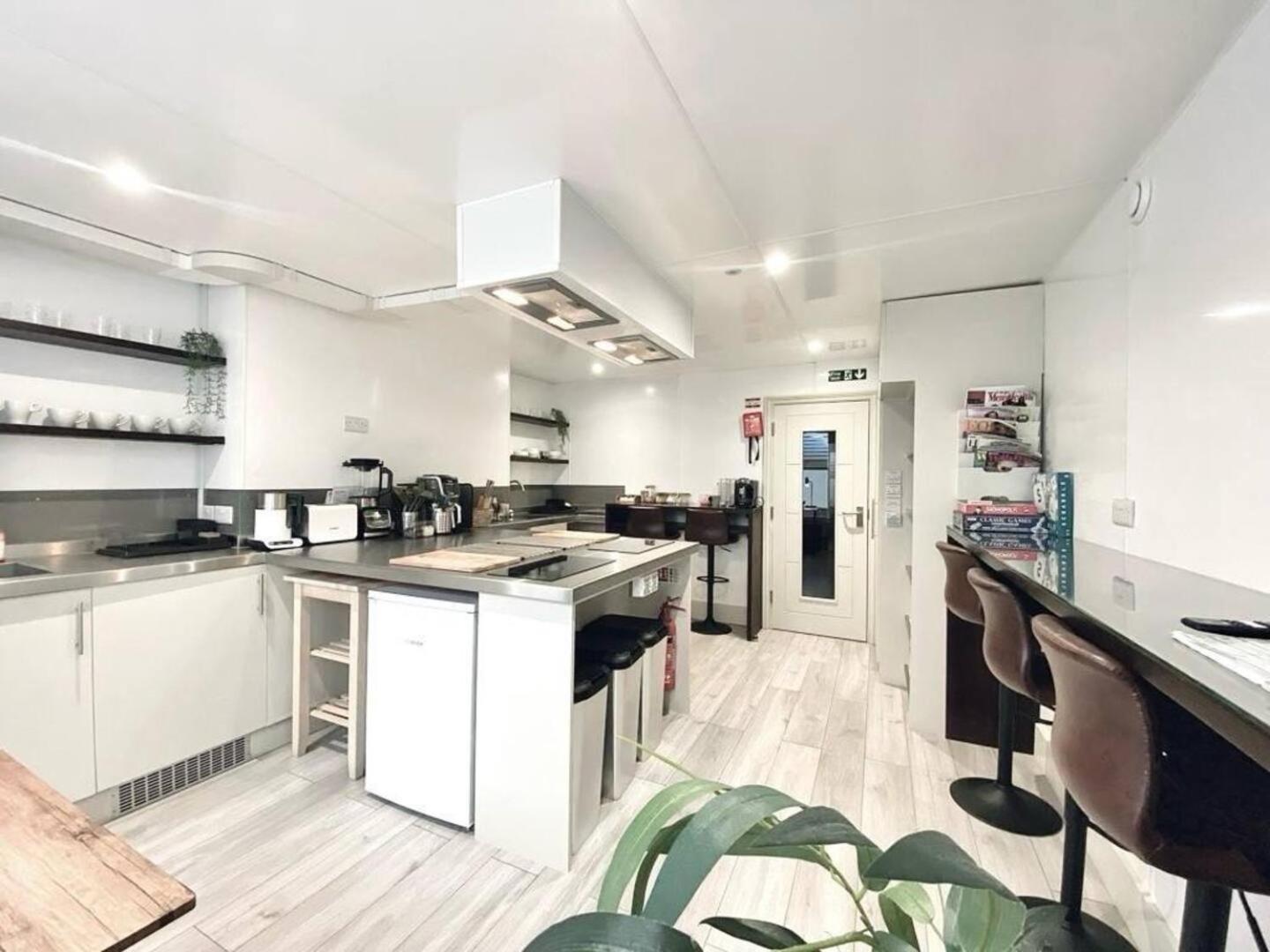 Apt 11 Seaside Serenity Chic Studio Steps To Beach Brighton Екстериор снимка